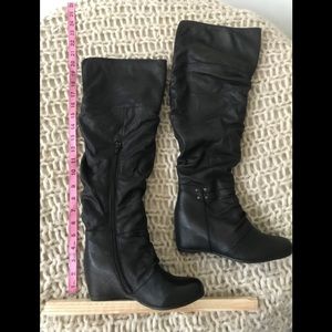NWOB Woman’s Baretraps boots size 7